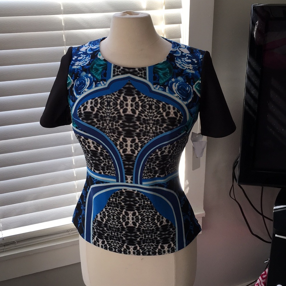 NWT Laundry by Shelli segal blue black animal top